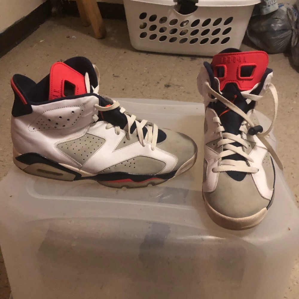 Men used tennis shoes